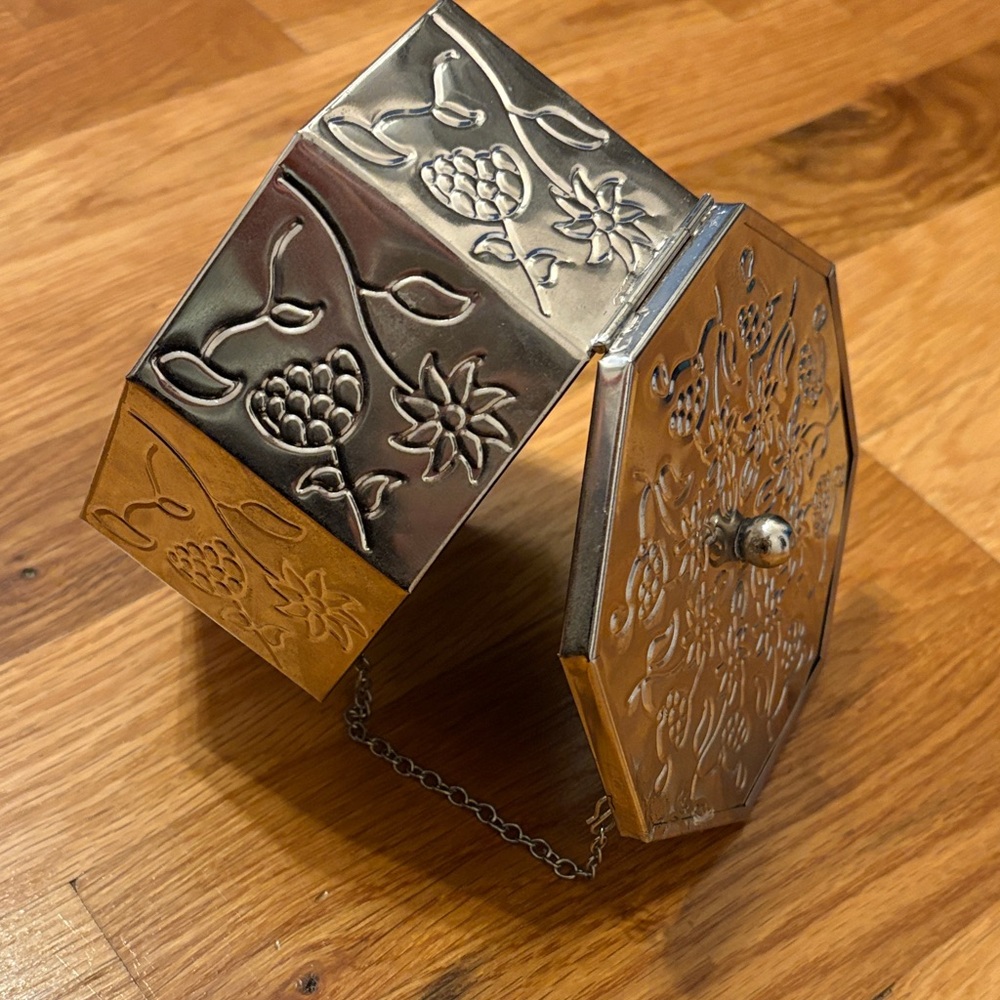 NWT. Floral Etched Trinket Octagonal Box